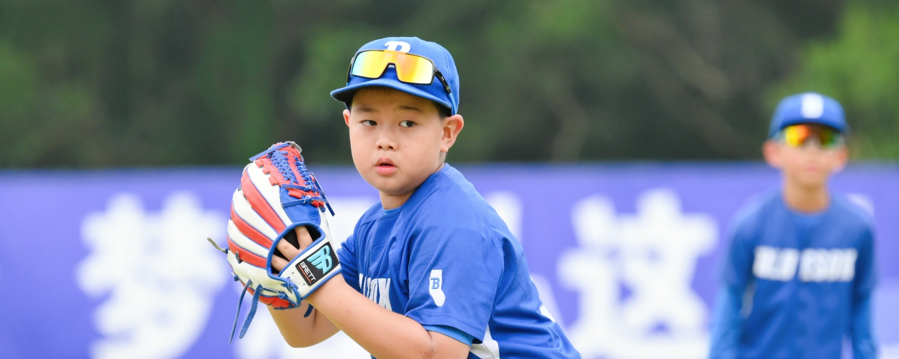 Kids polarised sports sunglasses for baseball – blue frame